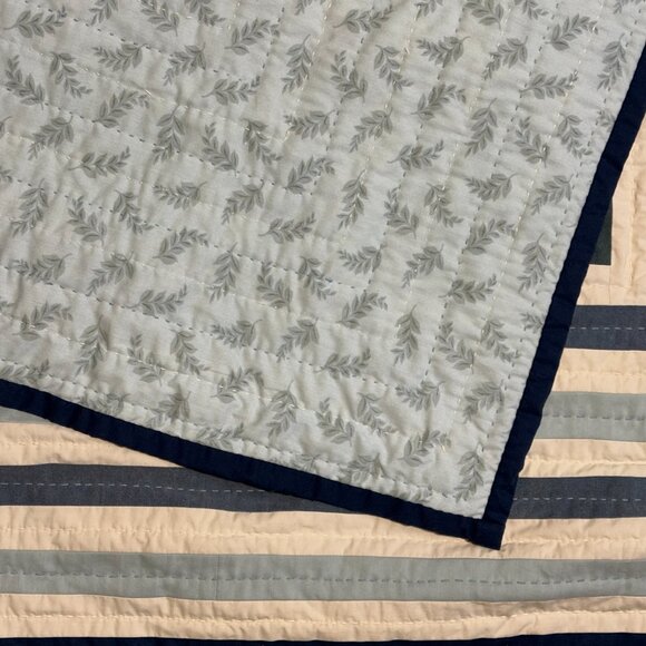 Hand stitched Newfoundland Quilt - Picture 4 of 6